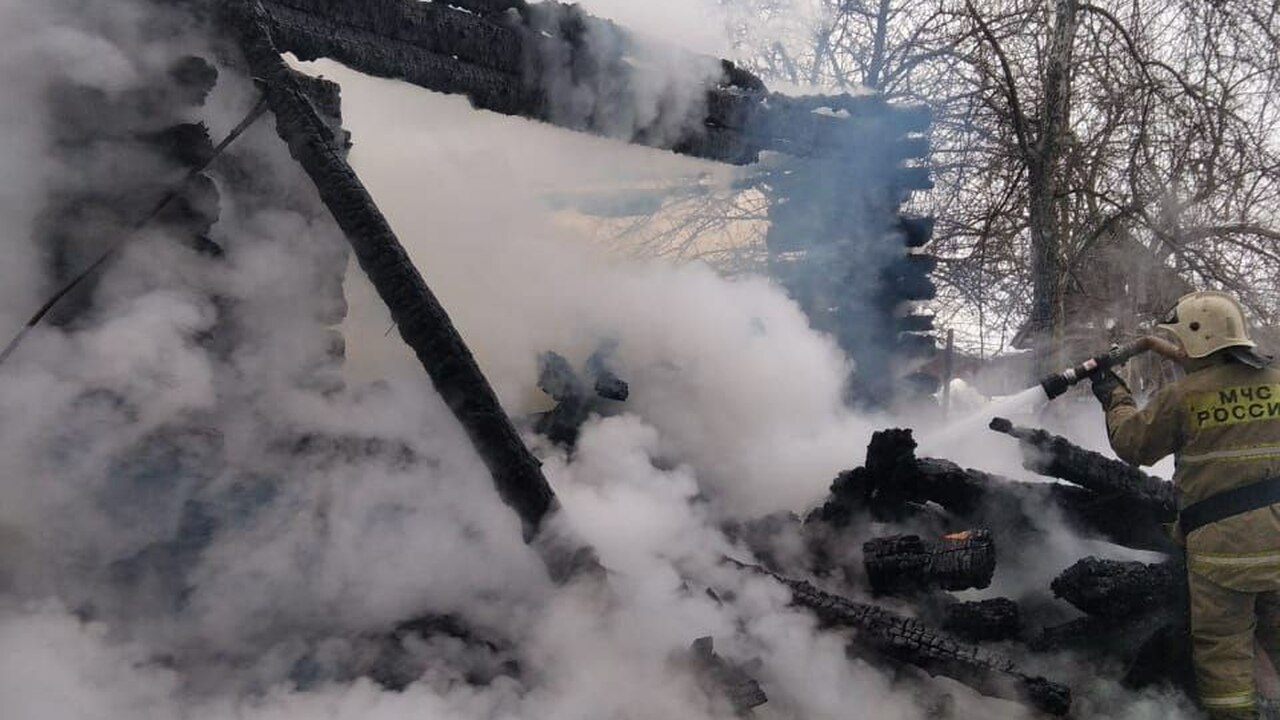 Мужчина погиб при пожаре в садовом доме в садов...