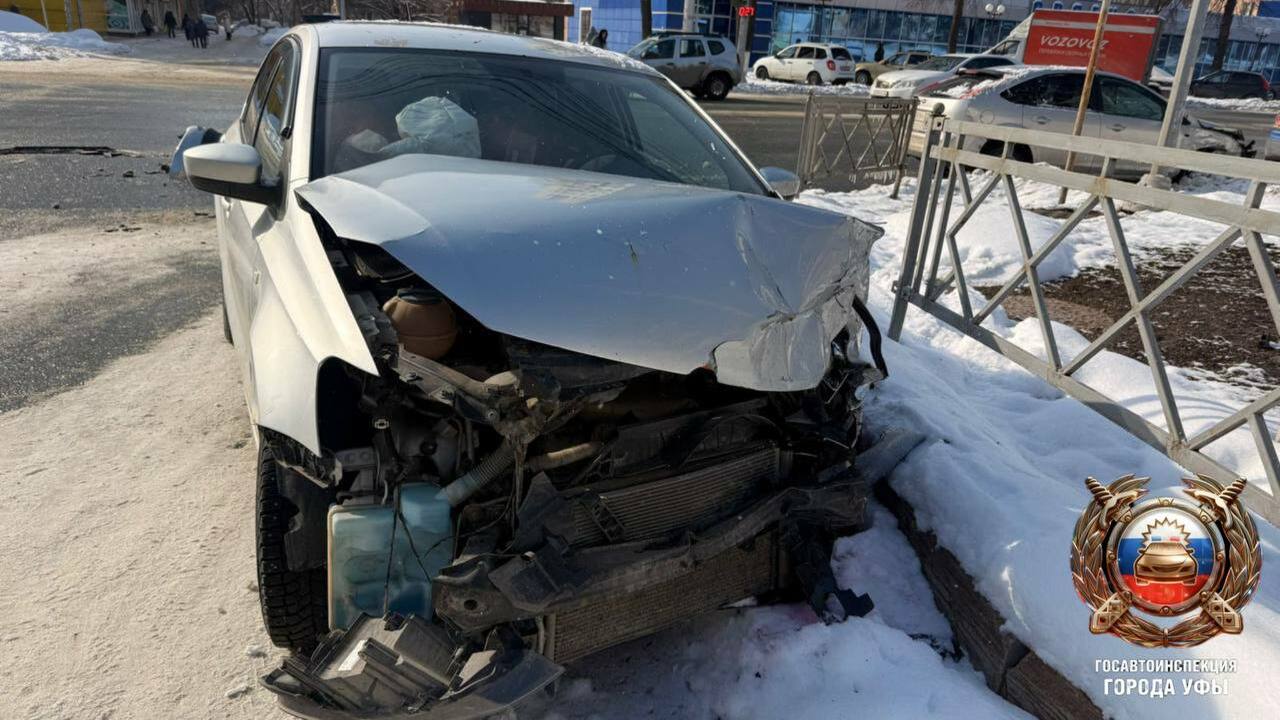 В Уфе вчера произошла авария напротив дома № 89...