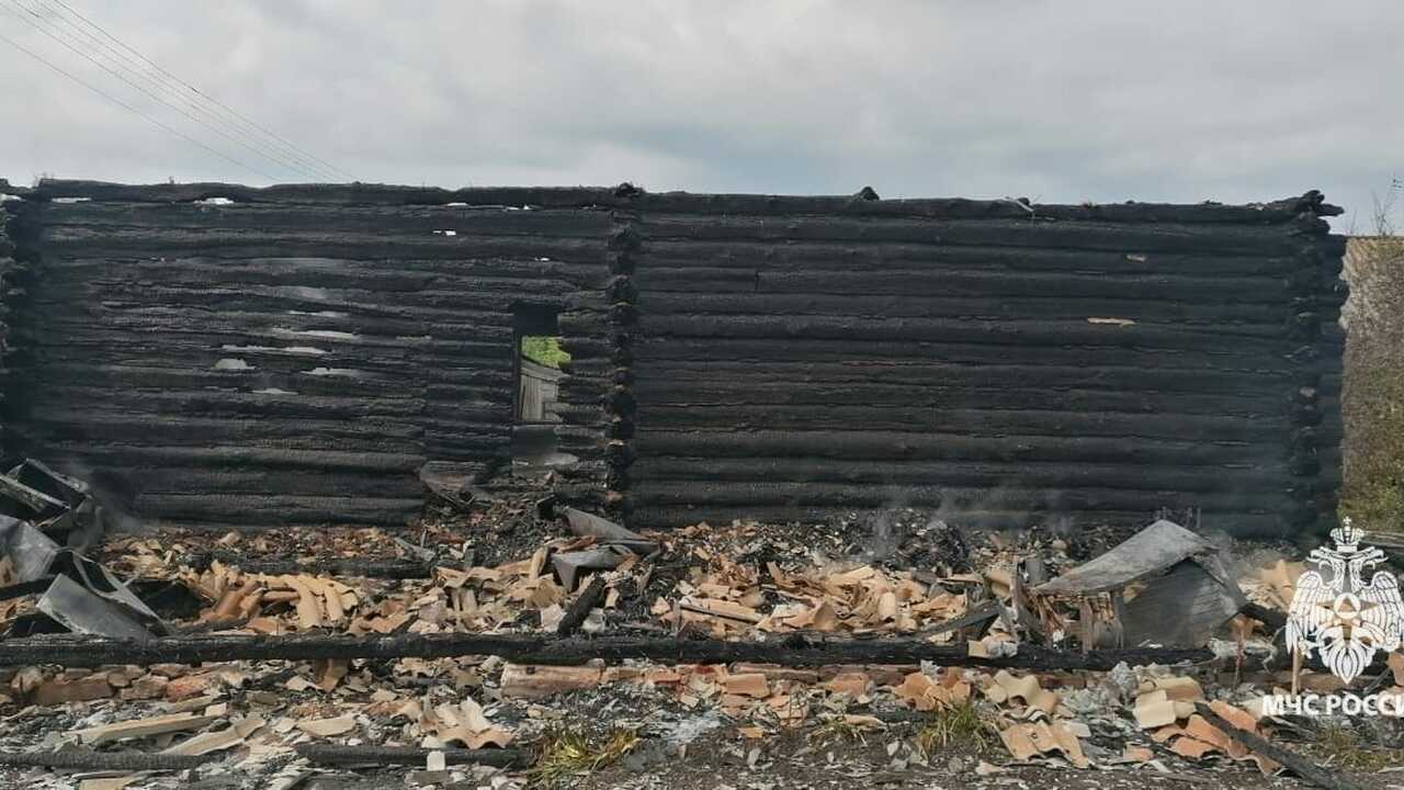 50-летний мужчина погиб при пожаре в частном доме в Башкирии В селе Алексеевка в Туймазинском районе Башкири...