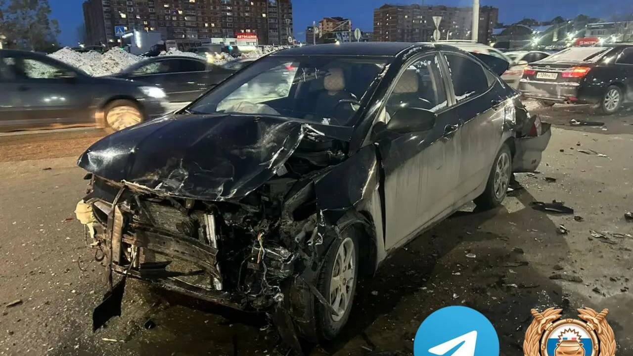 Двое пострадали в тройном ДТП на Маршала Жукова в Уфе В Уфе утром 28 января произошло тройное ДТП на ...