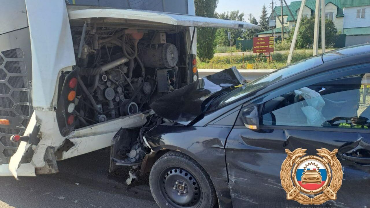 Иномарка столкнулась с автобусом в Башкирии, пострадали двое детей В Уфимском районе Башкирии произошло ДТП на дор...