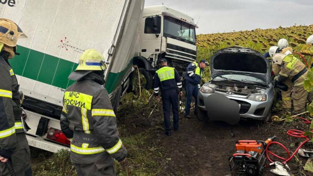 На трассе Р-240 в Башкирии произошло смертельное ДТП с участием фуры В Стерлитамакском районе Башкирии сегодня утром...