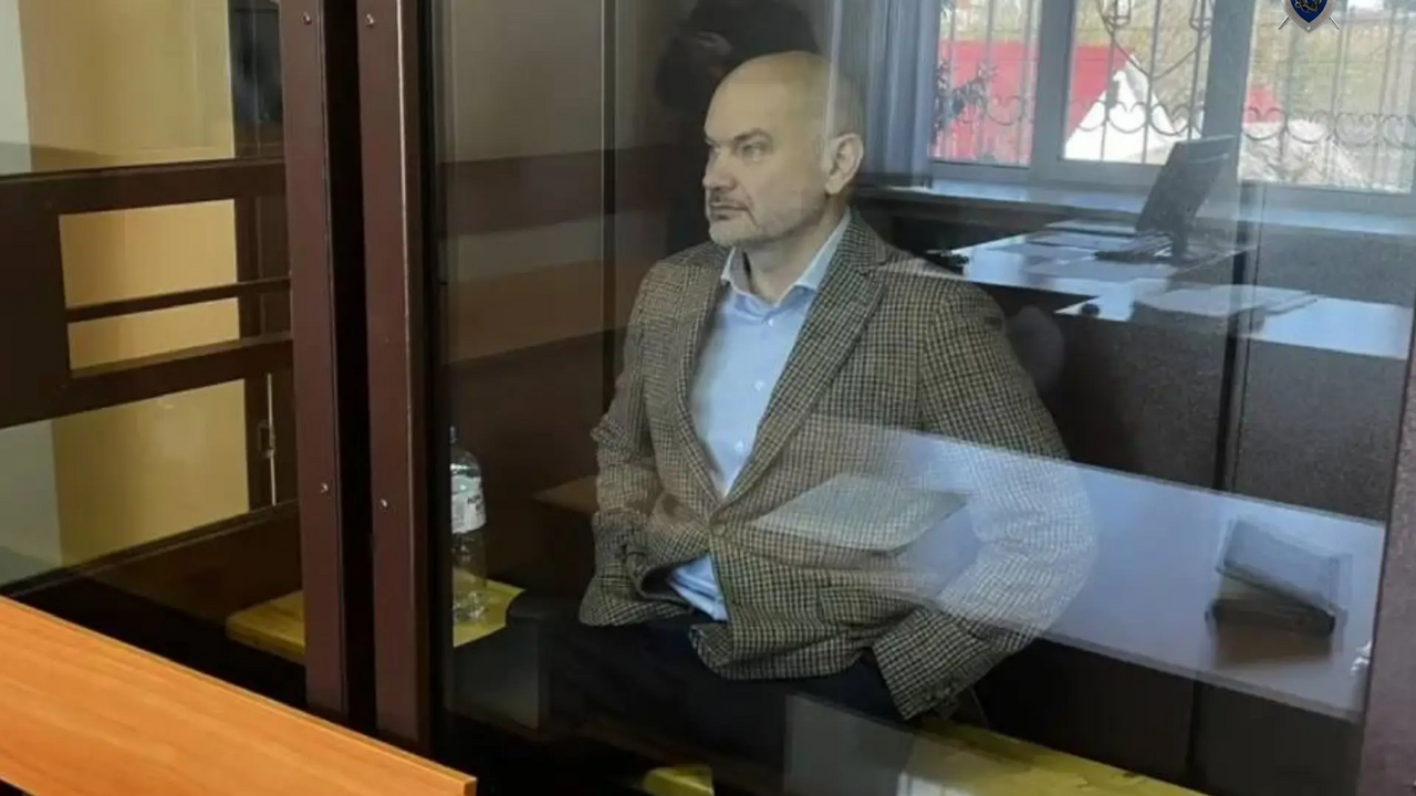 В Уфе арестовали депутата горсовета Александра Дегтева В Уфе арестовали депутат горсовета Александра Д...