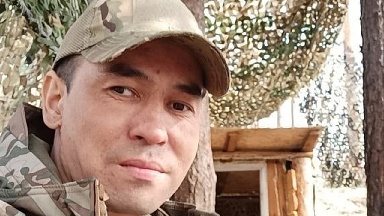 Дважды был ранен, но вернулся в полк: В Башкирии прощаются с добровольцем Русланом Ахметзяновым В Белорецке сегодня прощаются с добровольцем Ру...