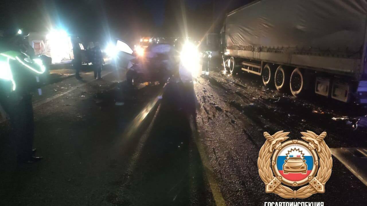 40-летний водитель пикапа погиб в ДТП с фурой в Башкирии Сегодня в шесть вечера на 1376-м километре трас...