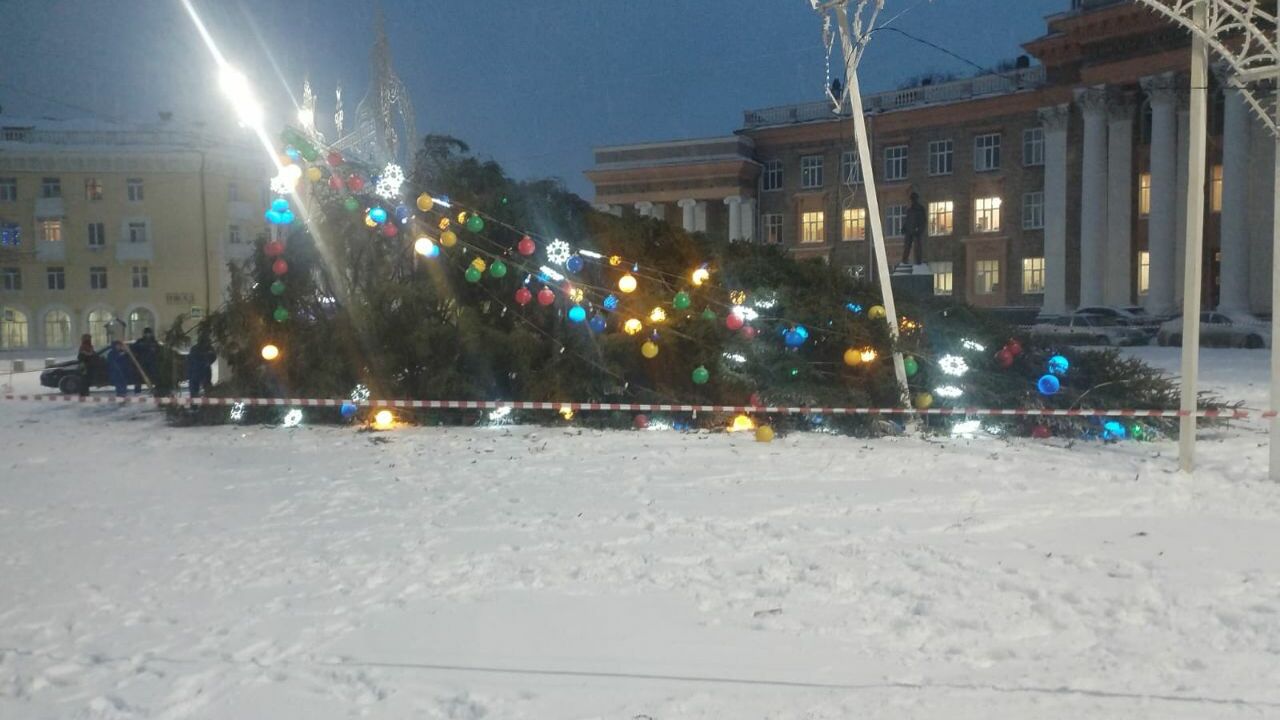 В Черниковке на площади Серго Орджоникидзе сего...