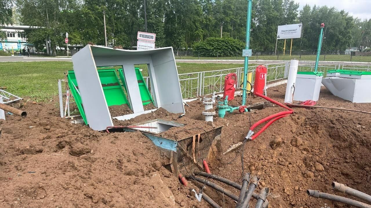 В Башкирии при ремонте на заправке произошел взрыв В Нефтекамске при ремонте на заправке «Ба...