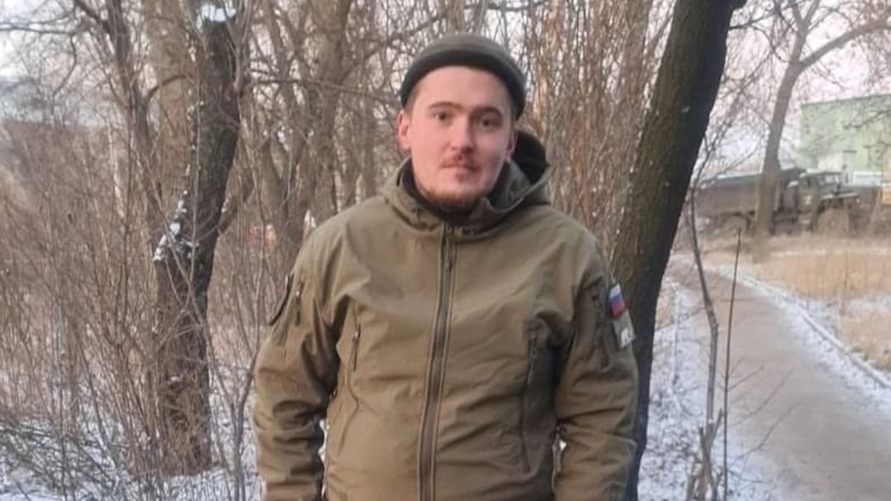 В Башкирии простились с погибшим больше года назад Денисом Коньковым В селе Тирлянский в последний путь проводили ря...