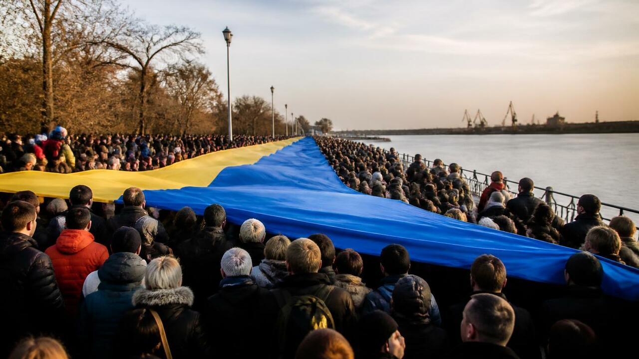 В Уфе на набережной Белой развернули гигантский...