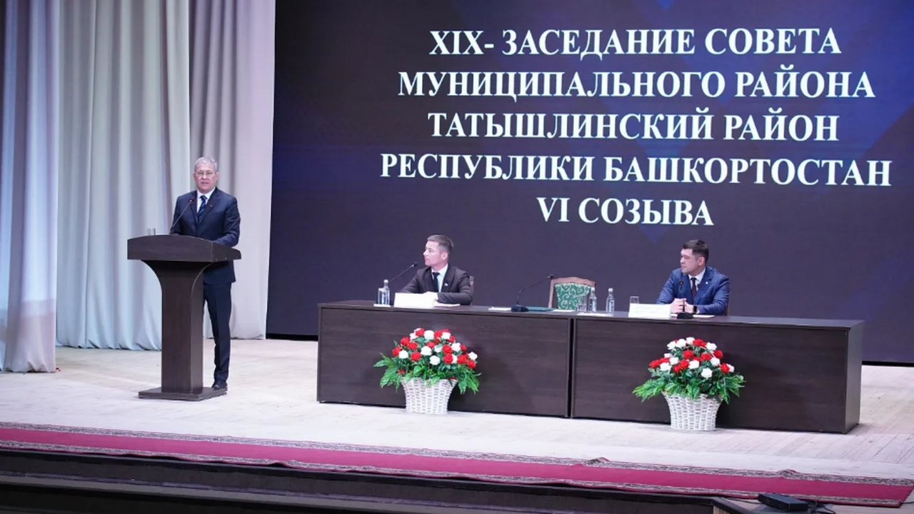 Глава Татышлинского района Фанур Шайхисламов по...