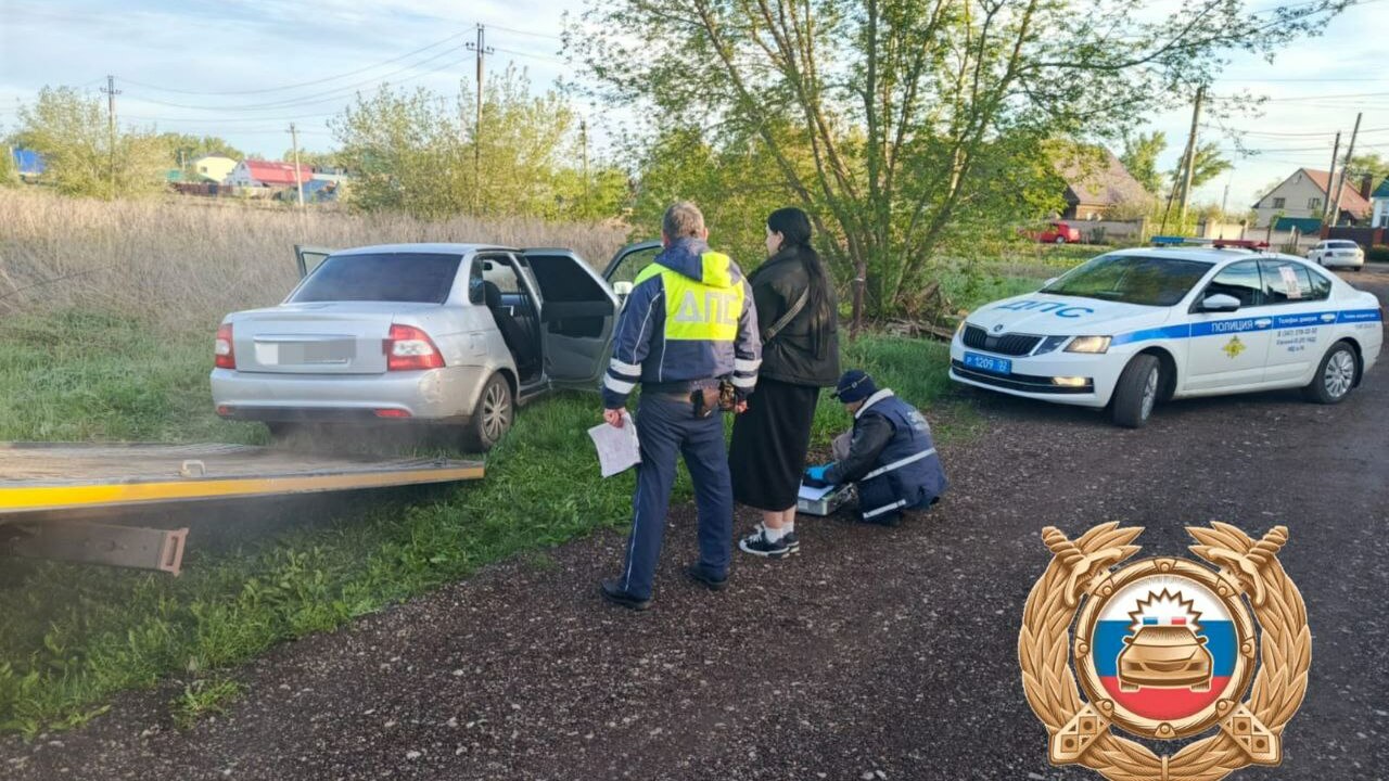 В Башкирии пьяная пассажирка угнала машину у таксиста В Стерлитамаке задержали девушку, угнавшую авто...