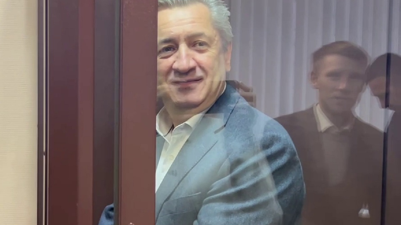 Гособвинение запросило 14 лет колонии для экс-вице-премьера Башкирии Алана Марзаева Государственное обвинение запросило 14 лет лише...