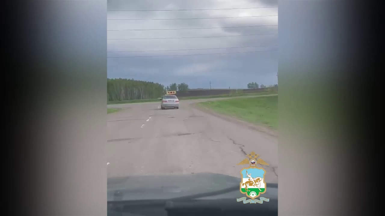 В Башкирии двое парней пытались задушить таксиста и попали в ДТП на угнанном авто В Башкирии полиция поймала подозреваемых в разб...