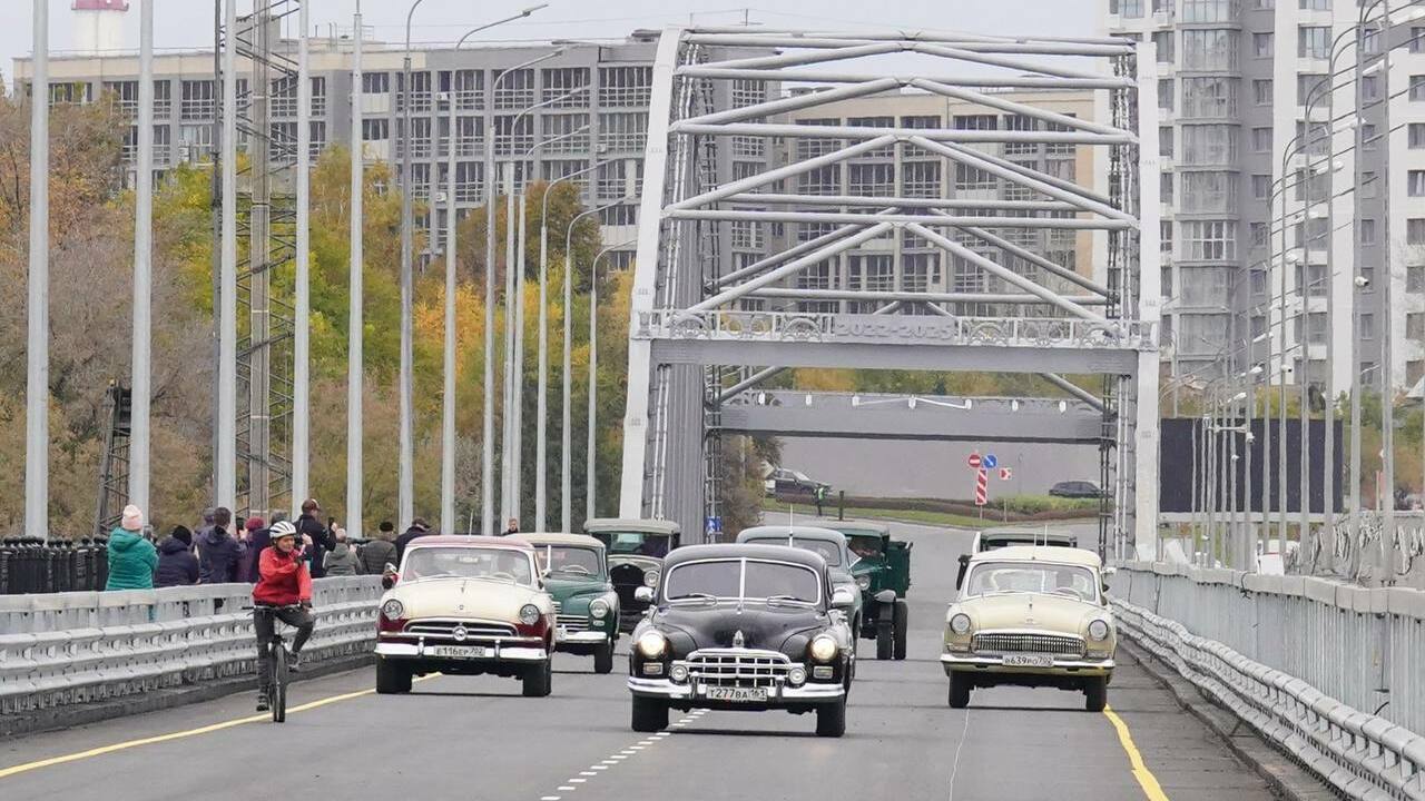 По арочному мосту в Уфе запустили движение В День Республики, 11 октября, в Уфе запустили ...