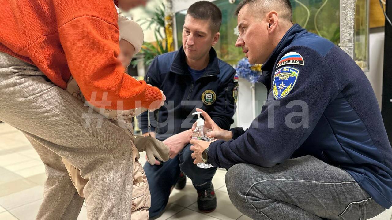 В Уфе спасатели помогли 3-летней девочке, котор...