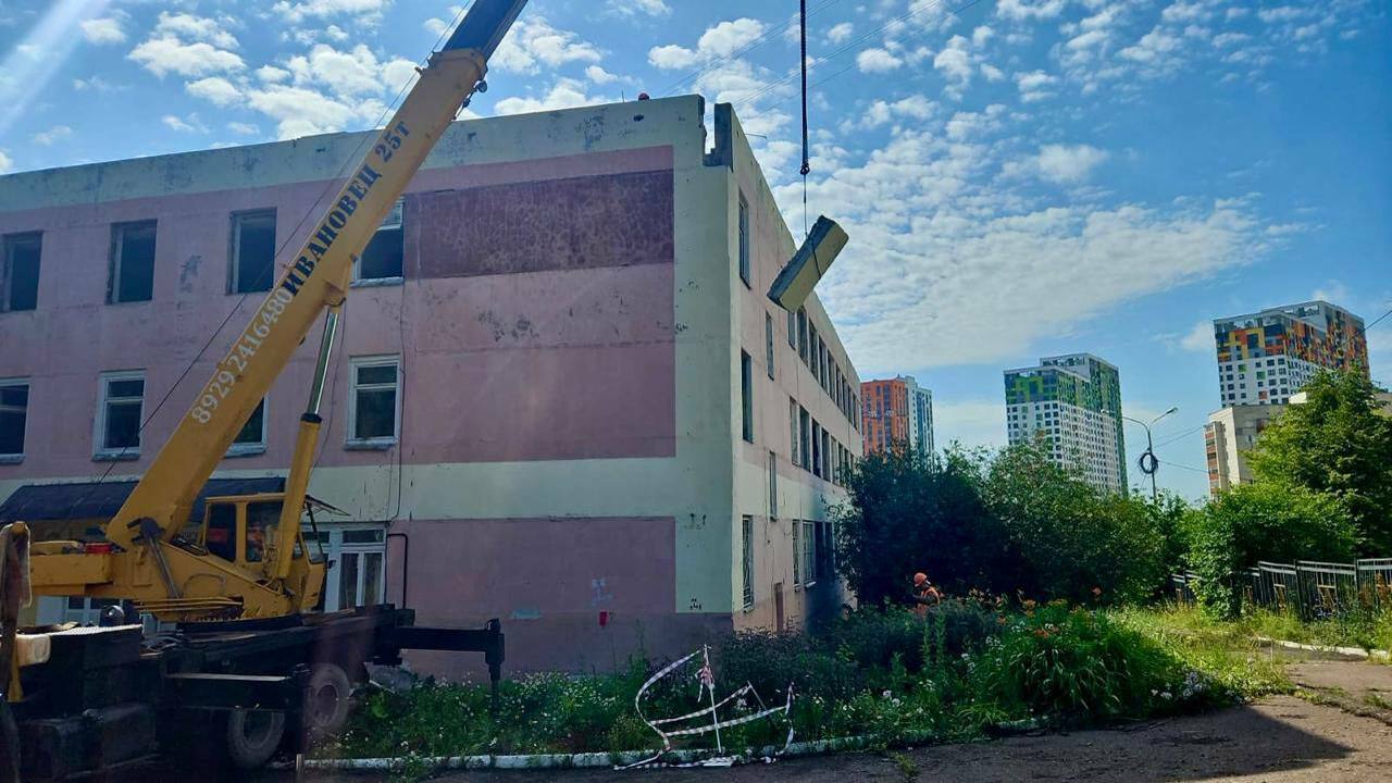 В Уфе стартовали работы по демонтажу аварийного...