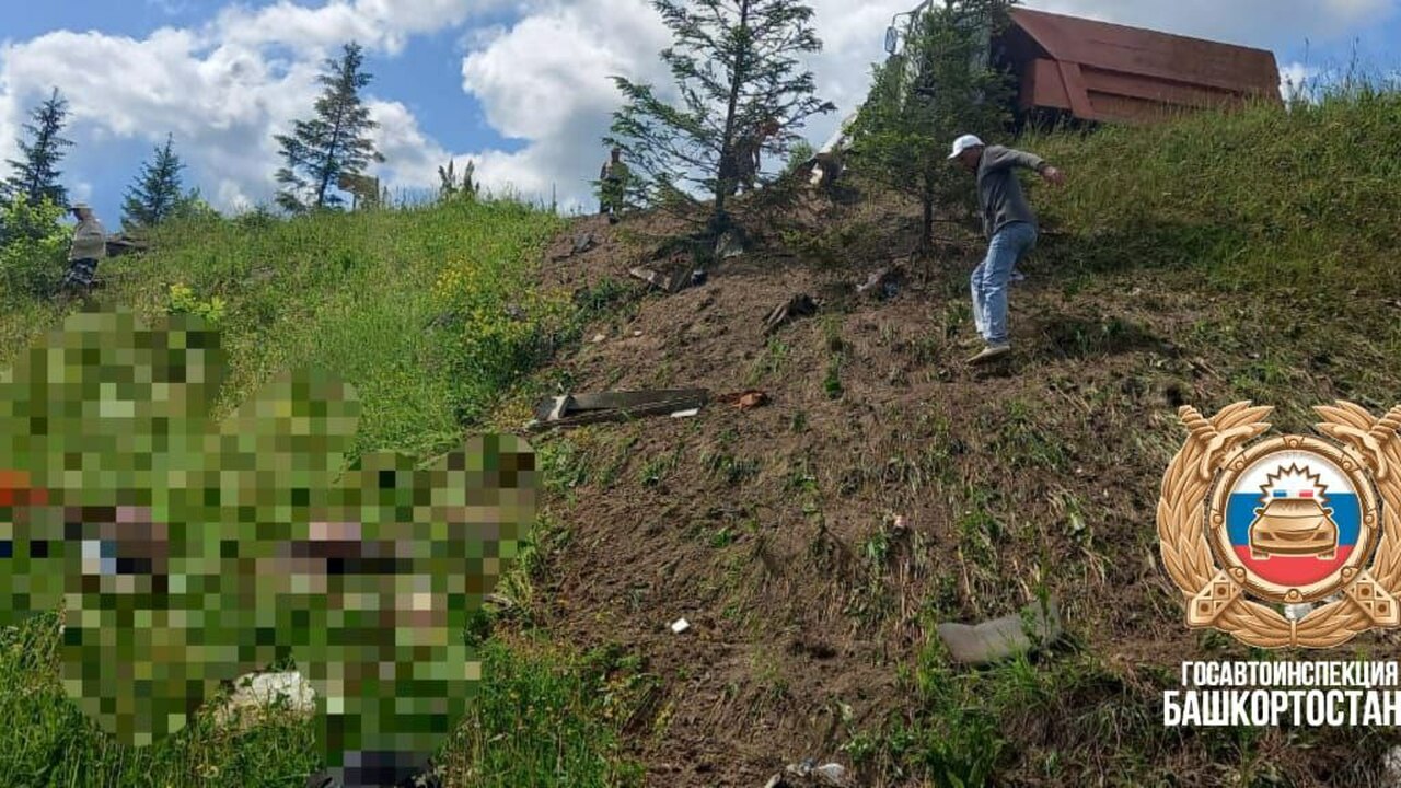 Водитель и пассажир вылетели из кабины «КамАЗа» при ДТП в Башкирии Сегодня днем в Нуримановском районе Башкирии пр...