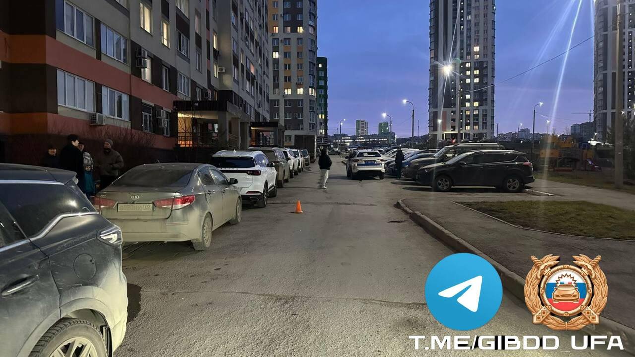 Во дворе на Бакалинской в Уфе сбили 2-летнего ребенка В Уфе вчера днем произошло ДТП во дворе одного ...