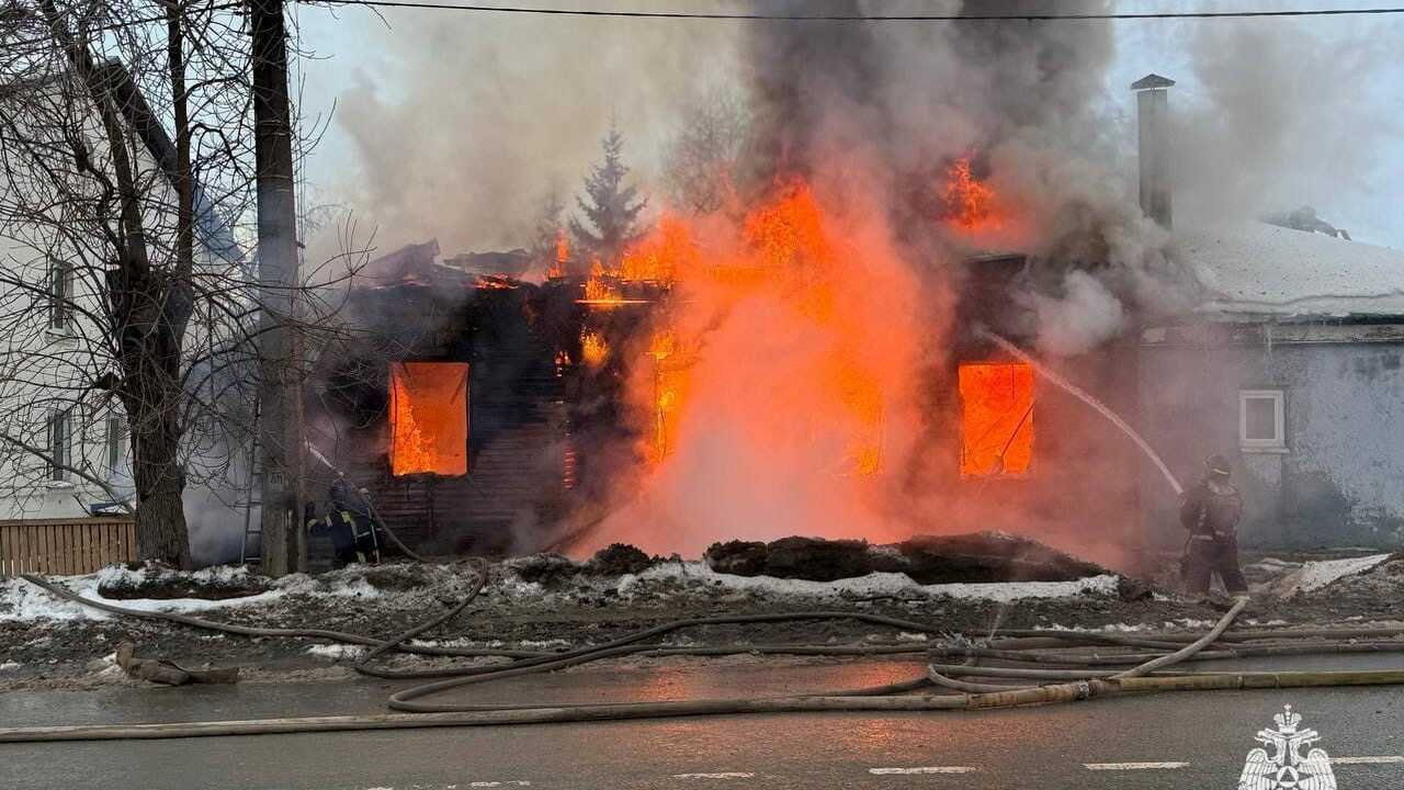 В Уфе в понедельник утром произошел пожар в бре...