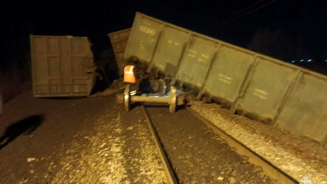 Причиной схода вагонов с углем в Башкирии был п...