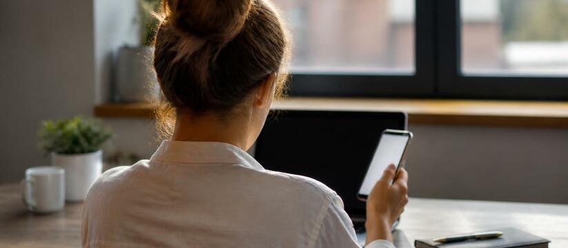 Думскроллинг на работе подрывает вовлечённость: выводы исследования Исследование показало, что у сотрудников, листа...