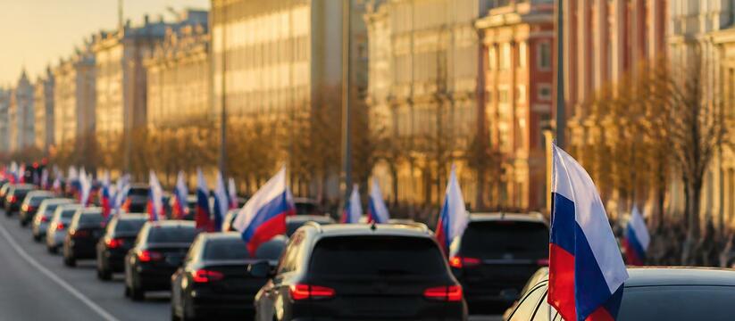 В Уфе отметили День флага России автопробегом с...