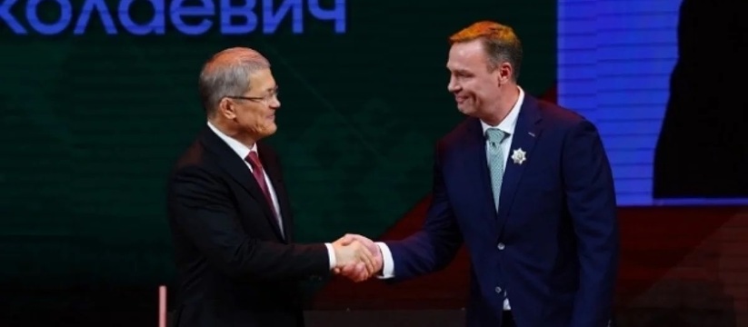 Радий Хабиров наградил Виктора Козлова орденом «Салавата Юлаева» Глава Башкирии Радий Хабиров наградил главного ...