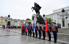 Радий Хабиров поздравил жителей Башкирии с 80-л...