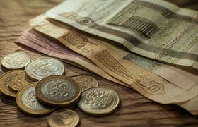 Таксист в Уфе убедил пенсионерку не переводить ...