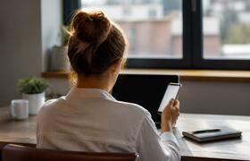 Думскроллинг на работе подрывает вовлечённость:...