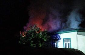 Ночью мужчина сгорел в пожаре в многоквартирном...