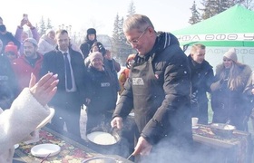 Испеченный главой Башкирии блин продали за 10 т...